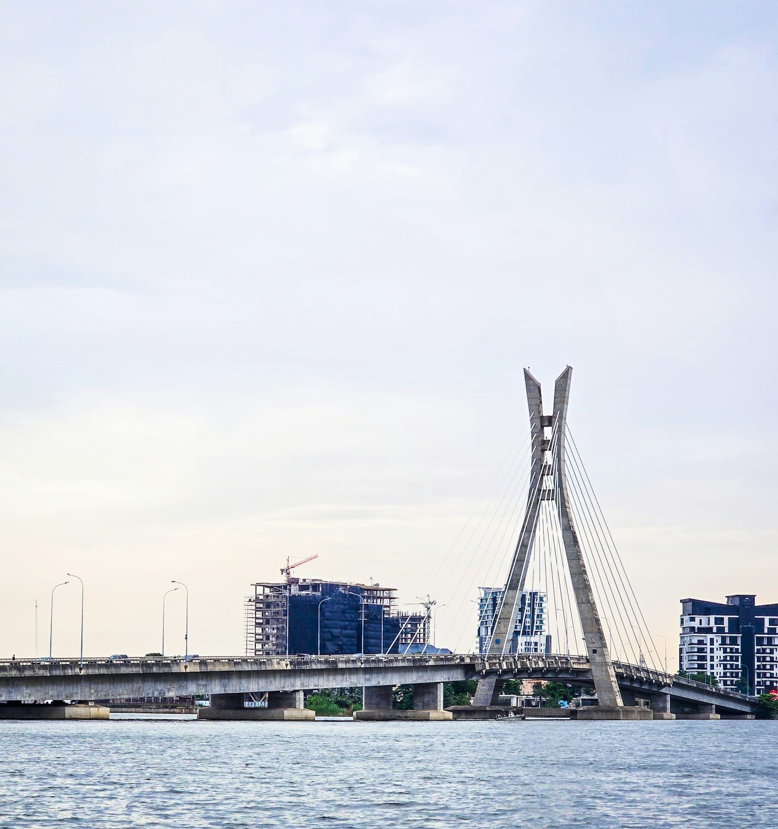 Pont Lekki-Ikoyi et skyline moderne de Lagos