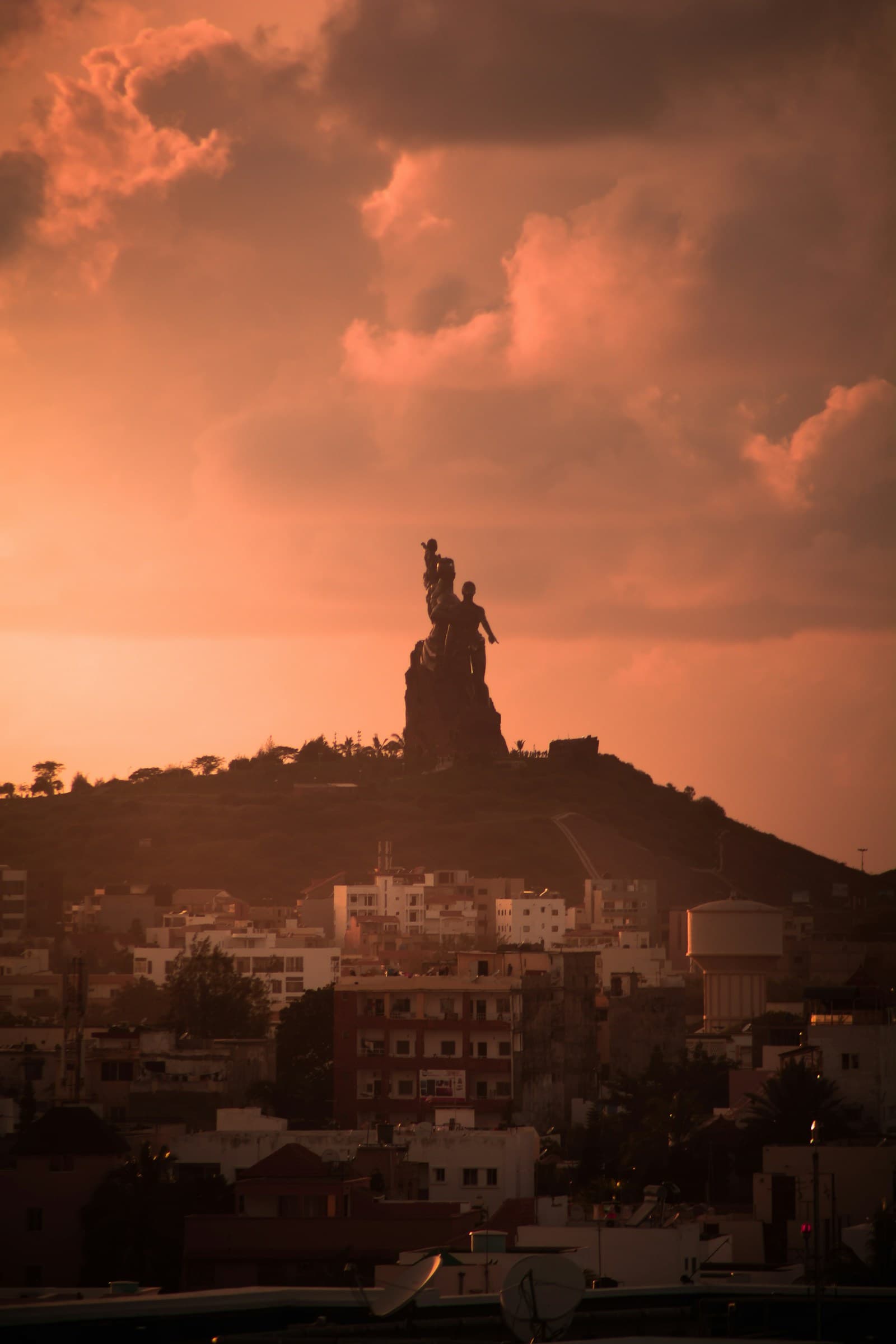 Monument de la Renaissance Africaine, Dakar, au coucher du soleil